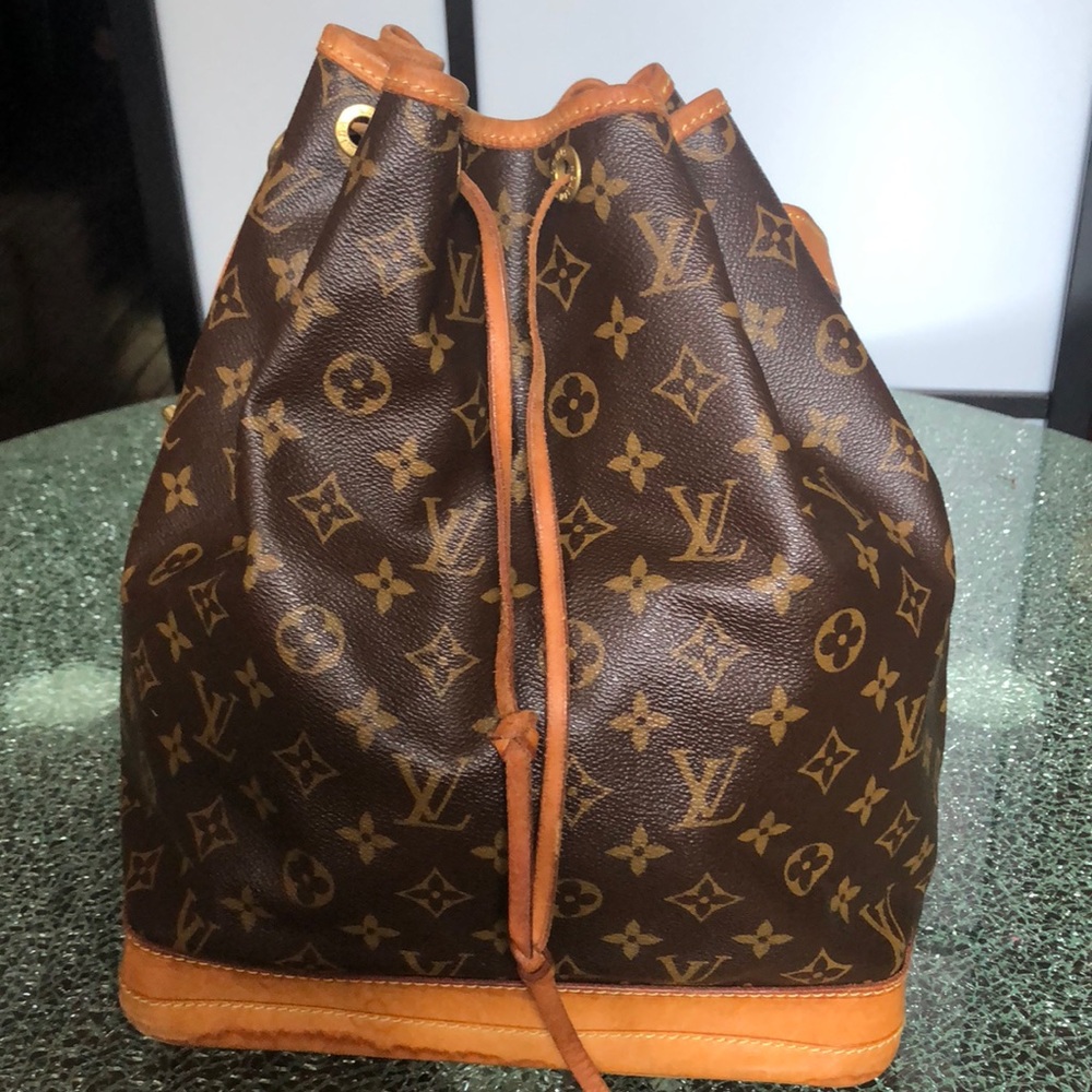 Louis Vuitton Noe Monogram Shoulder Bag Brown